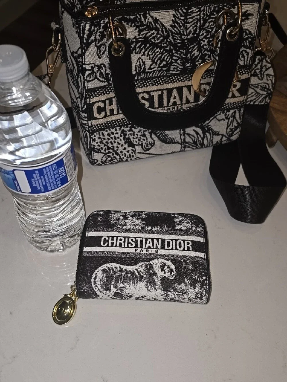 Unique Boutique compact zip